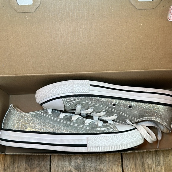 Converse Silver Glitter Chuck Taylor All Star Junior's Ox Lace Up Low Top / Sz 1 - Picture 10 of 15